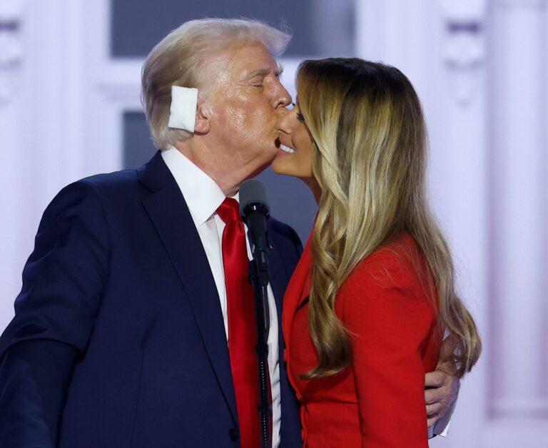 Beautiful Melania Surprises Her Husband on Stage, Igniting a Frenzy of Adoration Watch Below