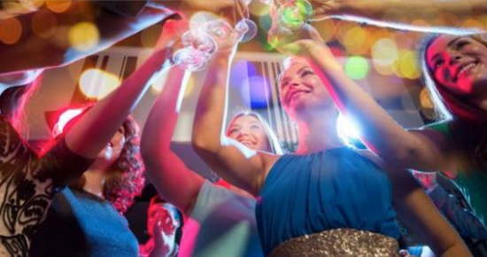 A Hidden Surprise at Prom: The Viral Photo