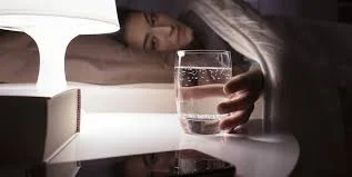 Drink 2 glasses of water before sleeping. Here’s what happens to your body